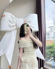 Set áo trắng trễ vai nhún chân váy midi đính hoa