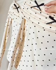 Áo chấm bi phối nơ