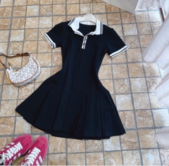 Đầm đen cổ polo viền