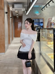 Áo trễ vai kèm tag đá bling