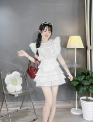 Set áo xô trắng bo eo x chân váy tầng