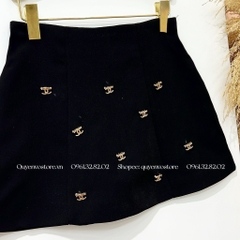Chân váy chữ A đính Chanel