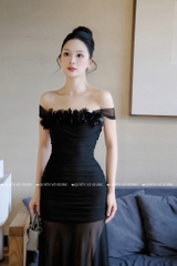 Đầm ôm body trễ vai hoa ngực - Đen