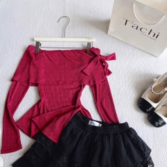 Set áo đỏ trễ vai chân váy đen tầng