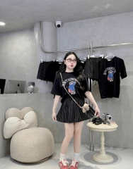 Set áo thun đen gấu chân váy sọc