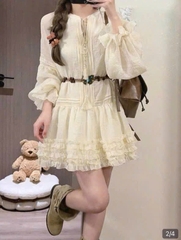 Đầm nude cổ cao V lai bèo kèm belt bướm