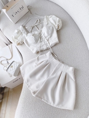 Set crop trắng nút bọc x quần short