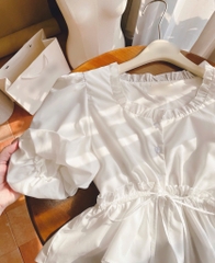Áo trắng cổ bèo