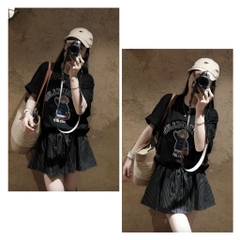 Set áo thun đen gấu chân váy sọc