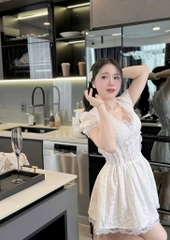 Đầm trắng ren xòe