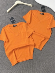 Áo thun cổ tim trơn - Form vừa