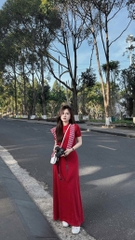 Đầm midi đỏ choàng cổ