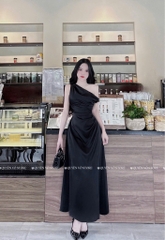 Đầm lụa lệch vai xếp ly eo - Đen