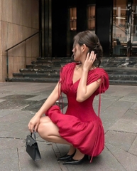 Đầm đỏ xòe phồng cổ V