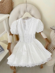Đầm trắng ren xòe