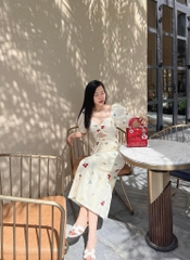 Đầm kem thêu hoa rút ngực