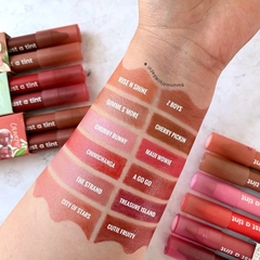 Son bút dưỡng môi Colourpop Just A Tint