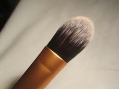 Cọ nền Real Techniques Foundation Brush