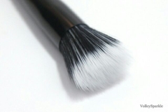 Cọ đánh kem nền ELF Stipple Brush