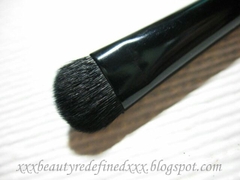 Cọ đánh phấn mắt ELF Studio Eyeshadow C Brush