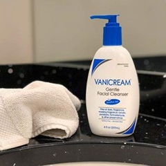 Sữa rửa mặt cho da mụn nặng, nhạy cảm, bong tróc Vanicream Gentle Facial Cleanser