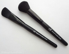 Cọ xéo tán kem nền ELF foundation Brush - 100k