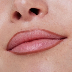 Chì kẻ viền môi Essence Lip liner 8H Matte Comfort Lipliner dạng vặn
