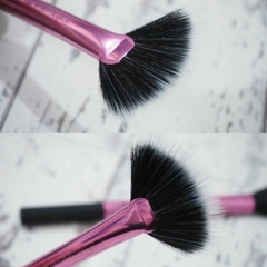 Cọ quạt Fan Brush của Real Techniques