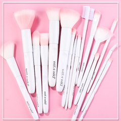 Cọ che khuyết điểm Wet n Wild