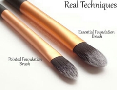 Cọ nền Real Techniques Foundation Brush