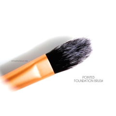 Cọ nền Real Techniques Foundation Brush