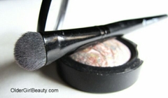 Cọ đánh phấn mắt ELF Studio Eyeshadow C Brush