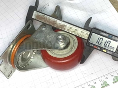 Bánh xe đẩy mầu mận đỏ có khóa phi 70 cao 10 cm (7x10cm)