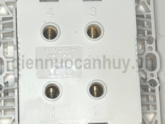 Bộ công tắc trung gian AvatarOn E8331M_WE_G19 Schneider