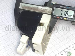 Cầu dao 30A 2P đảo chiều đế sứ Vinakip đen