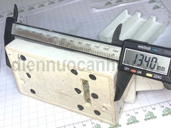 Cầu dao 30A 2P đế sứ Ominsu trắng