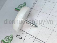 Chân đinh nhựa trắng đóng bàn ghế loại to dẹt 20 mm