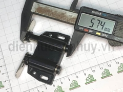 Chốt nam châm nhấn mở đôi cửa tủ gỗ