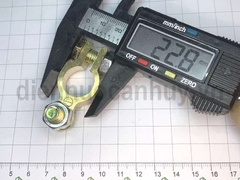 Cọc bình ắc quy đồng thau cho cọc 16mm. Đầu kẹp cực ắc quy dẫn điện tốt và chống ăn mòn cho ô tô, máy phát điện