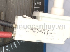 Công tắc cửa tủ lạnh 3 chân dẹt (công tắc nhấn nhả vuông)
