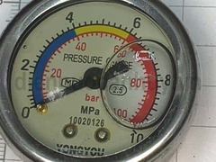 Đồng hồ đo áp suất mặt dầu 10kg loại nhỏ bơm bánh xe