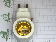 Đui đèn liền phích Sopoka