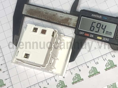 Hạt ổ cắm đơn 3 chấu AvatarOn M3T426USTS_WE Schneider