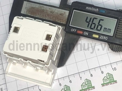 Hạt ổ cắm đơn 3 chấu AvatarOn M3T426USTS_WE Schneider