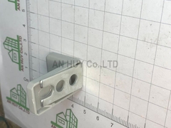 Ke sắt L có nắp đậy nhỏ nhựa xám 28x17x11x1.6mm
