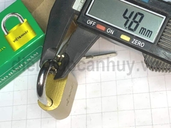 Khóa treo Việt nhật 30 rẻ sắt sơn mầu đồng nhỏ