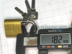 Khóa treo Việt nhật 30 rẻ sắt sơn mầu đồng nhỏ
