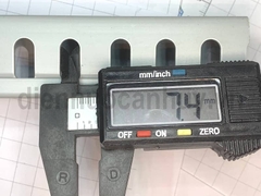 Máng Nhựa Răng Lược LIHHAN 35x35mm (Nẹp Lỗ PVC). Máng dẫn dây điện màu xám, nhựa chống cháy dùng cho tủ bảng điện, bàn làm việc