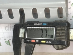 Máng nhựa đi dây tủ điện văn phòng dập lỗ xương cá 33x33x1700mm