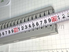 Máng nhựa đi dây tủ điện văn phòng dập lỗ xương cá 25x60x1700mm